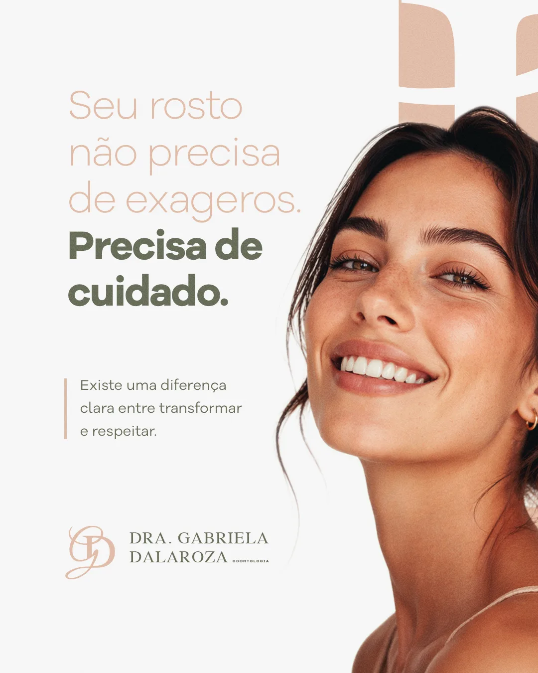 Mulher sorrindo, em retrato de perfil, ao lado da assinatura da Dra. Gabriela Dalaroza